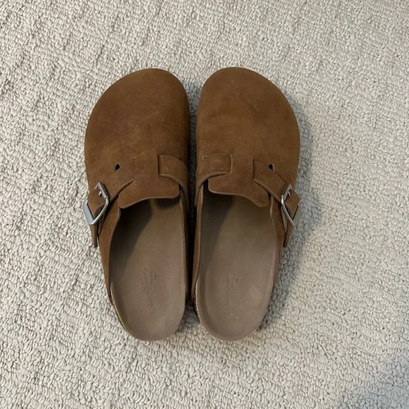 Universal Thread Clogs - Picture 2 of 4